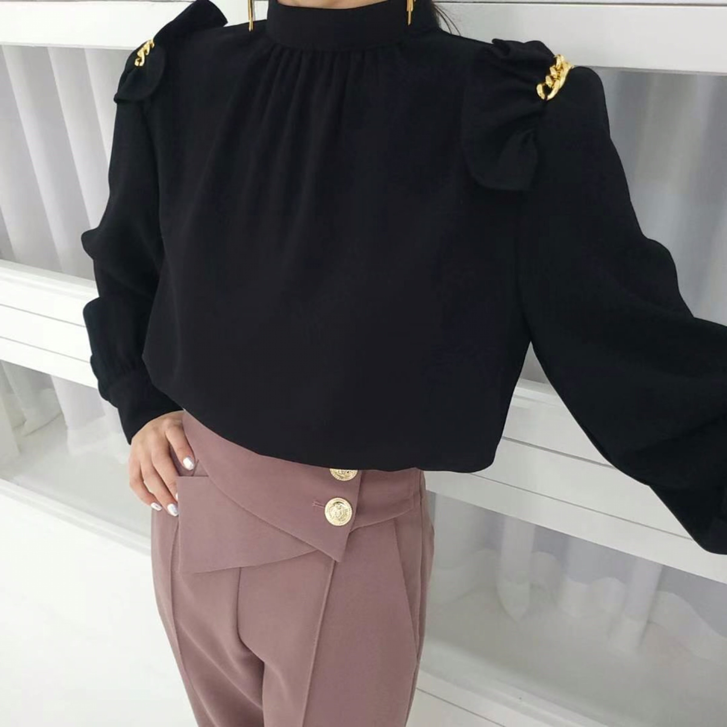 黑色