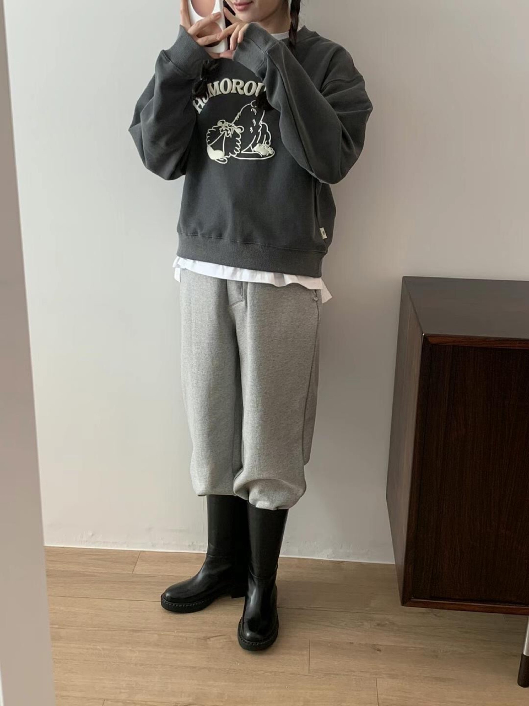 灰色