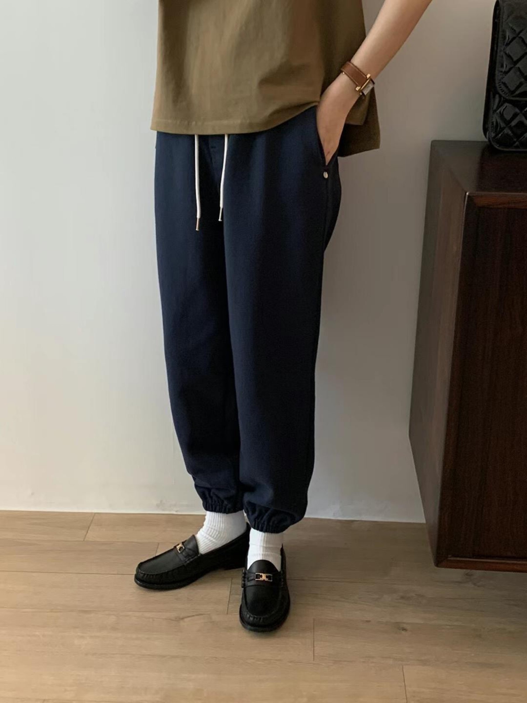 藏蓝色