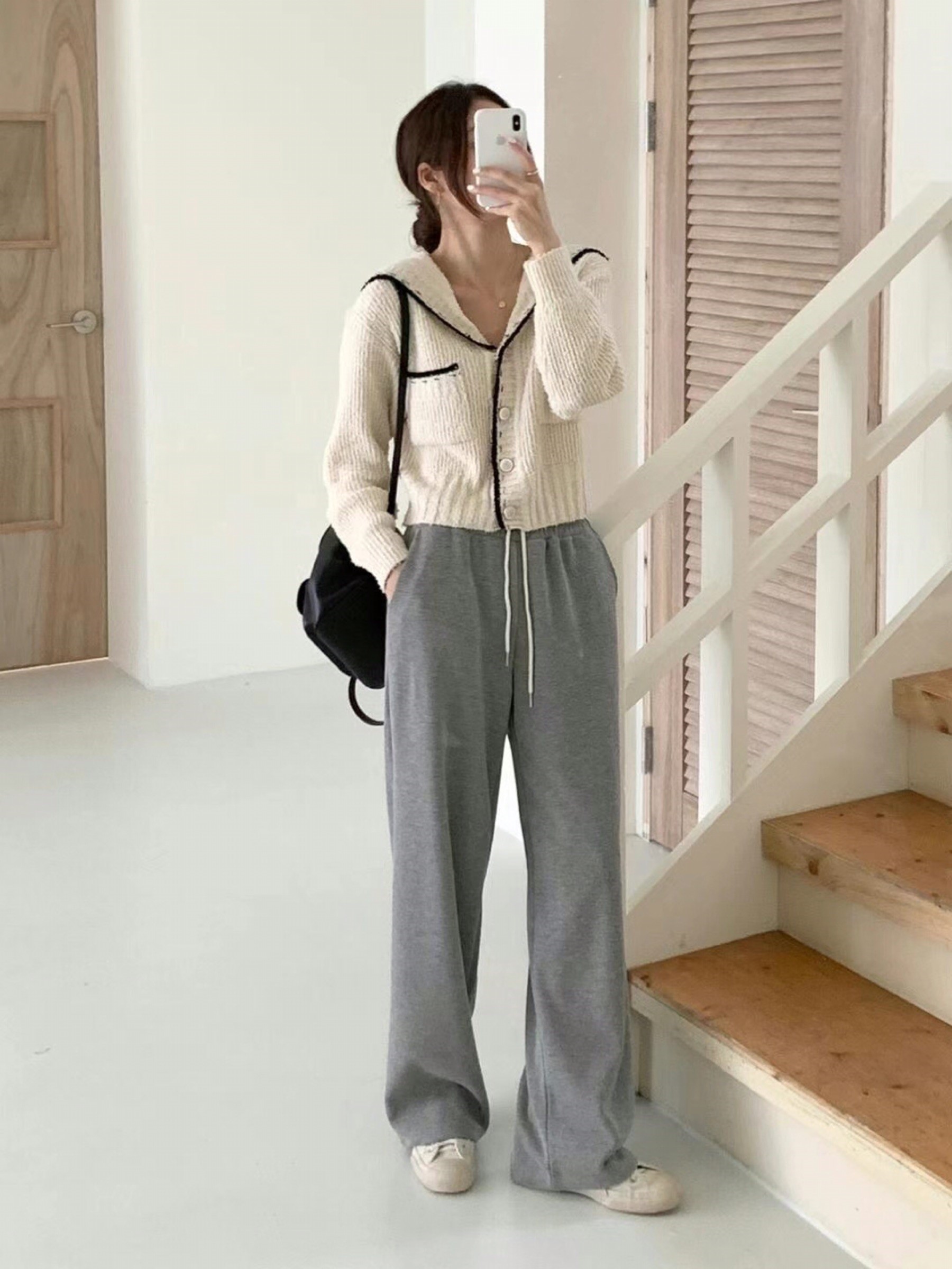 灰色