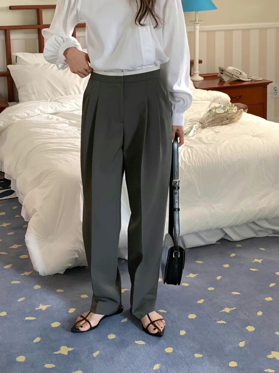 灰色