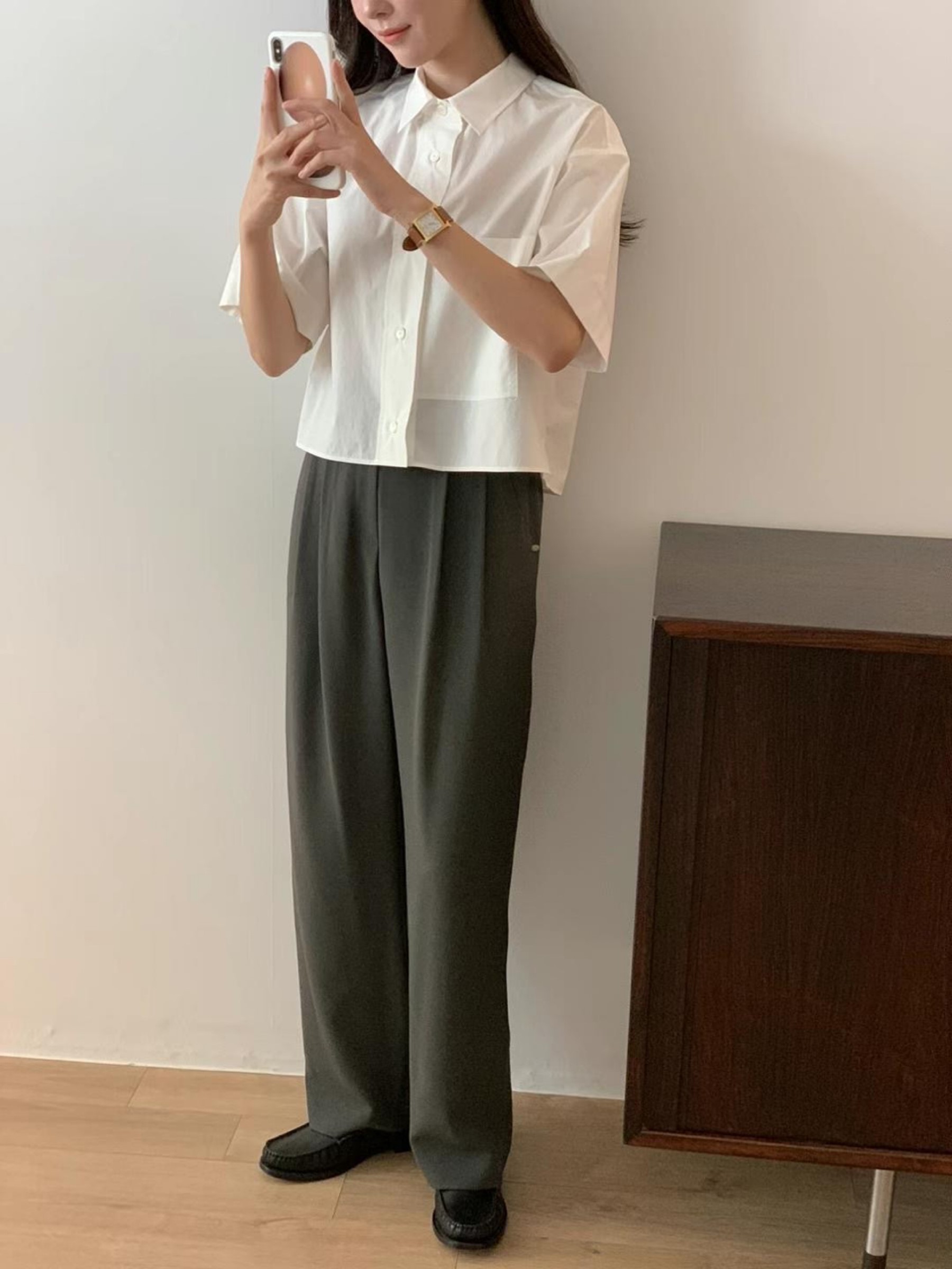灰色