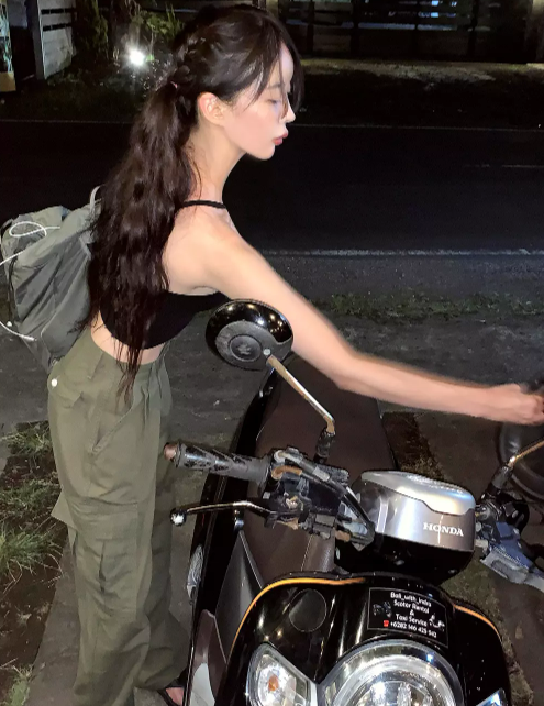 橄榄绿色