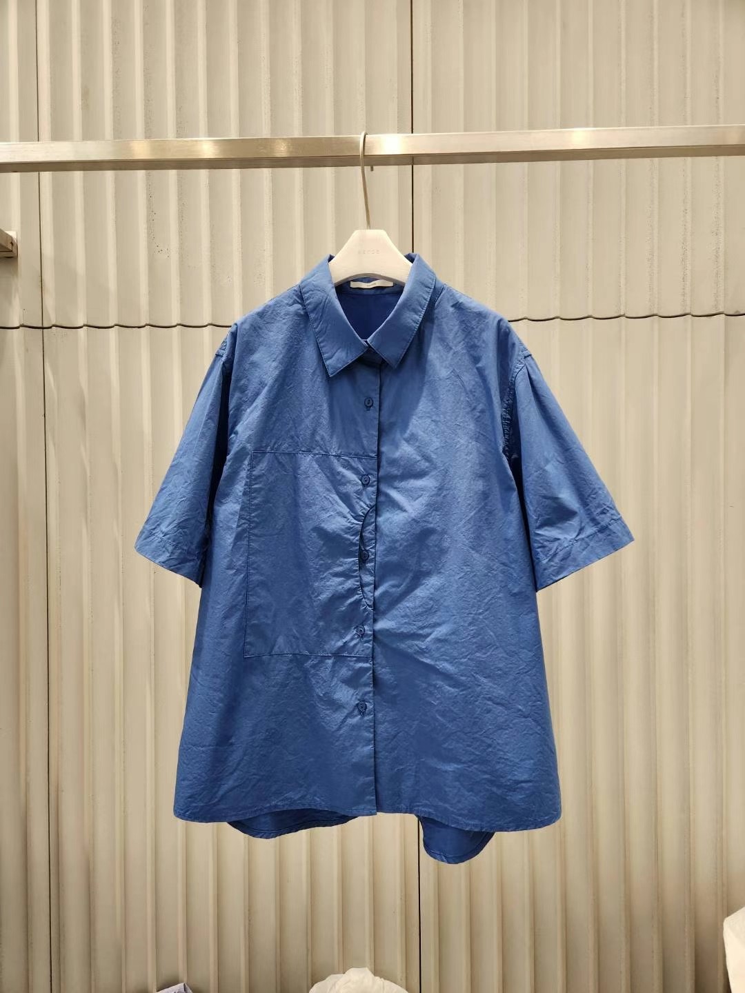 藏蓝色