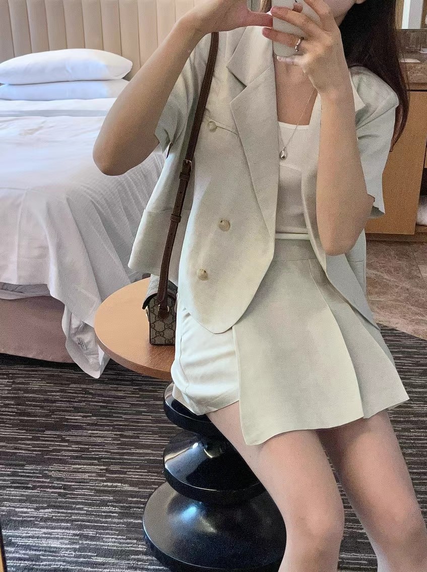 白色