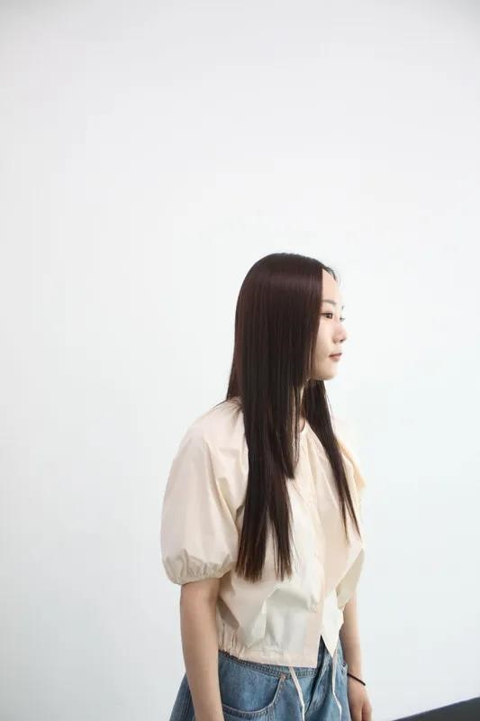 深蓝色
