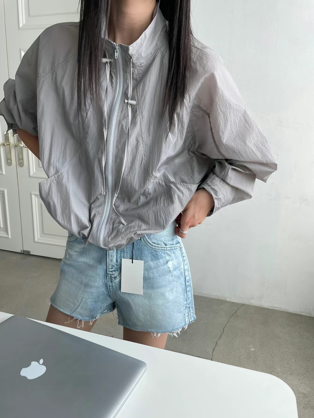 灰色