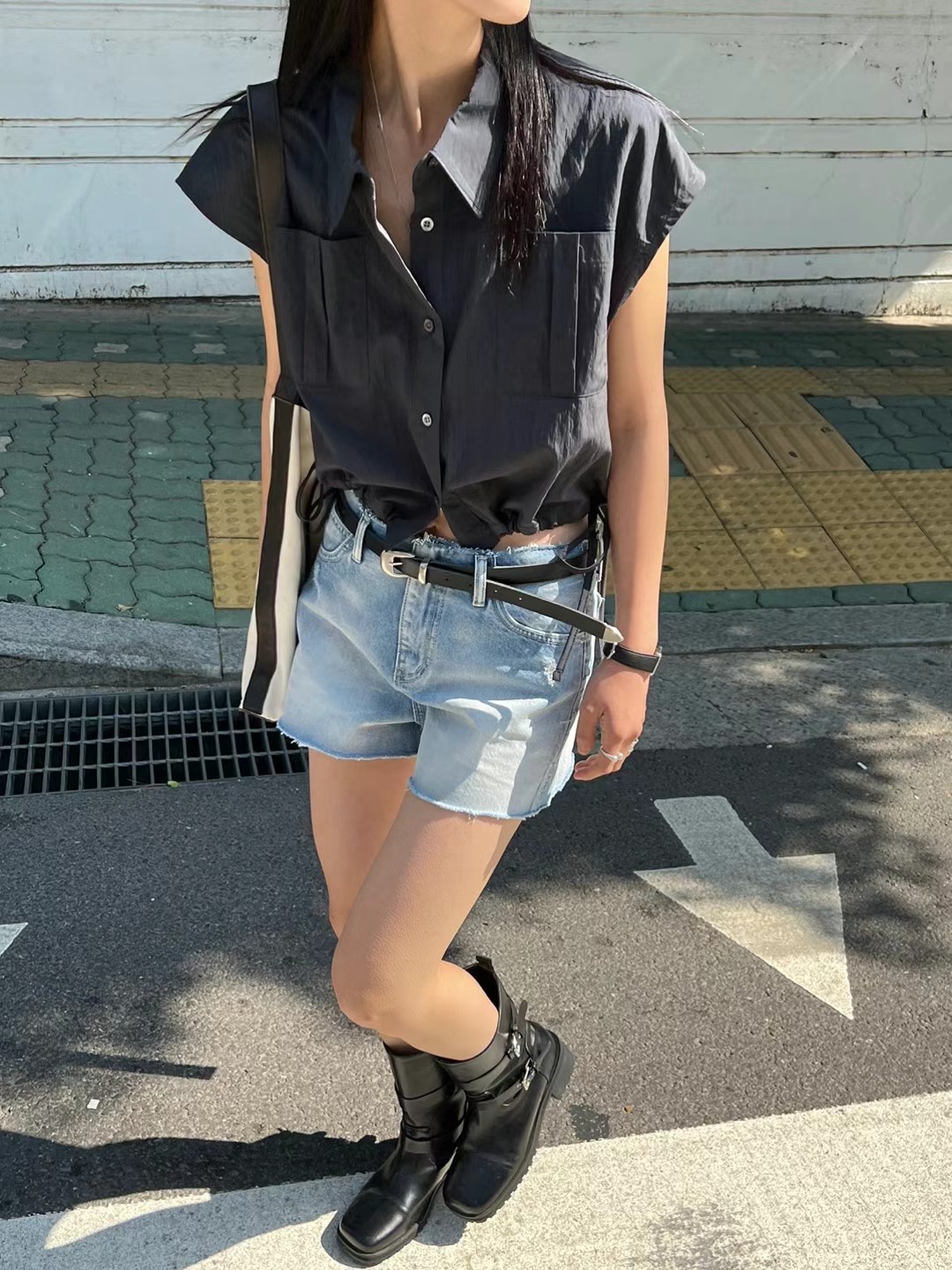 黑色