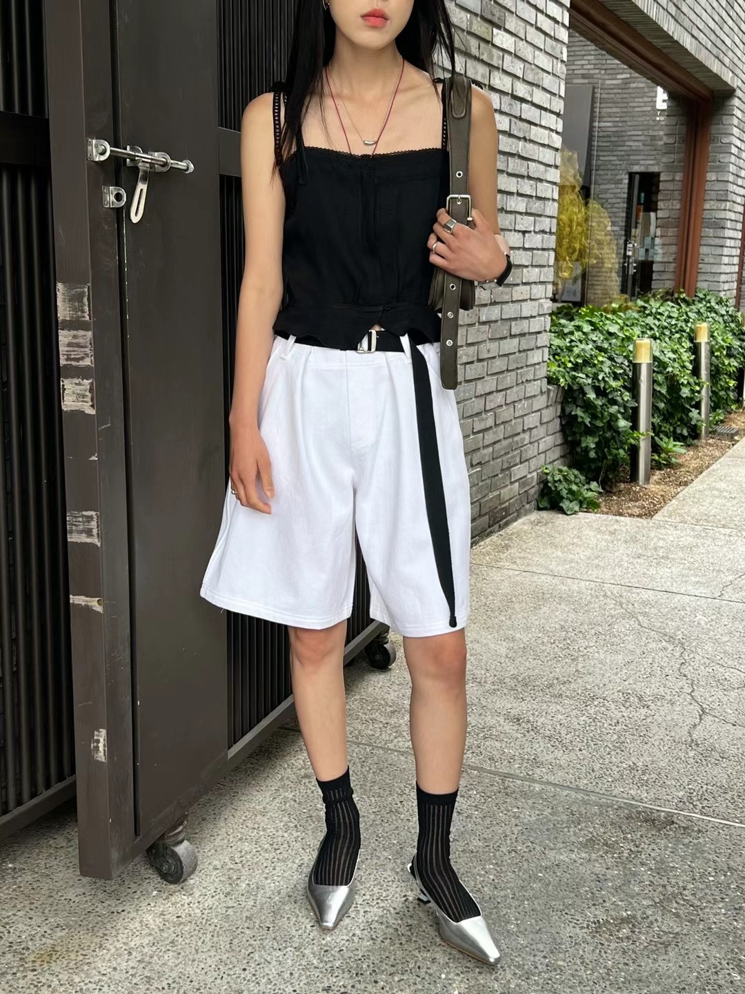 黑色
