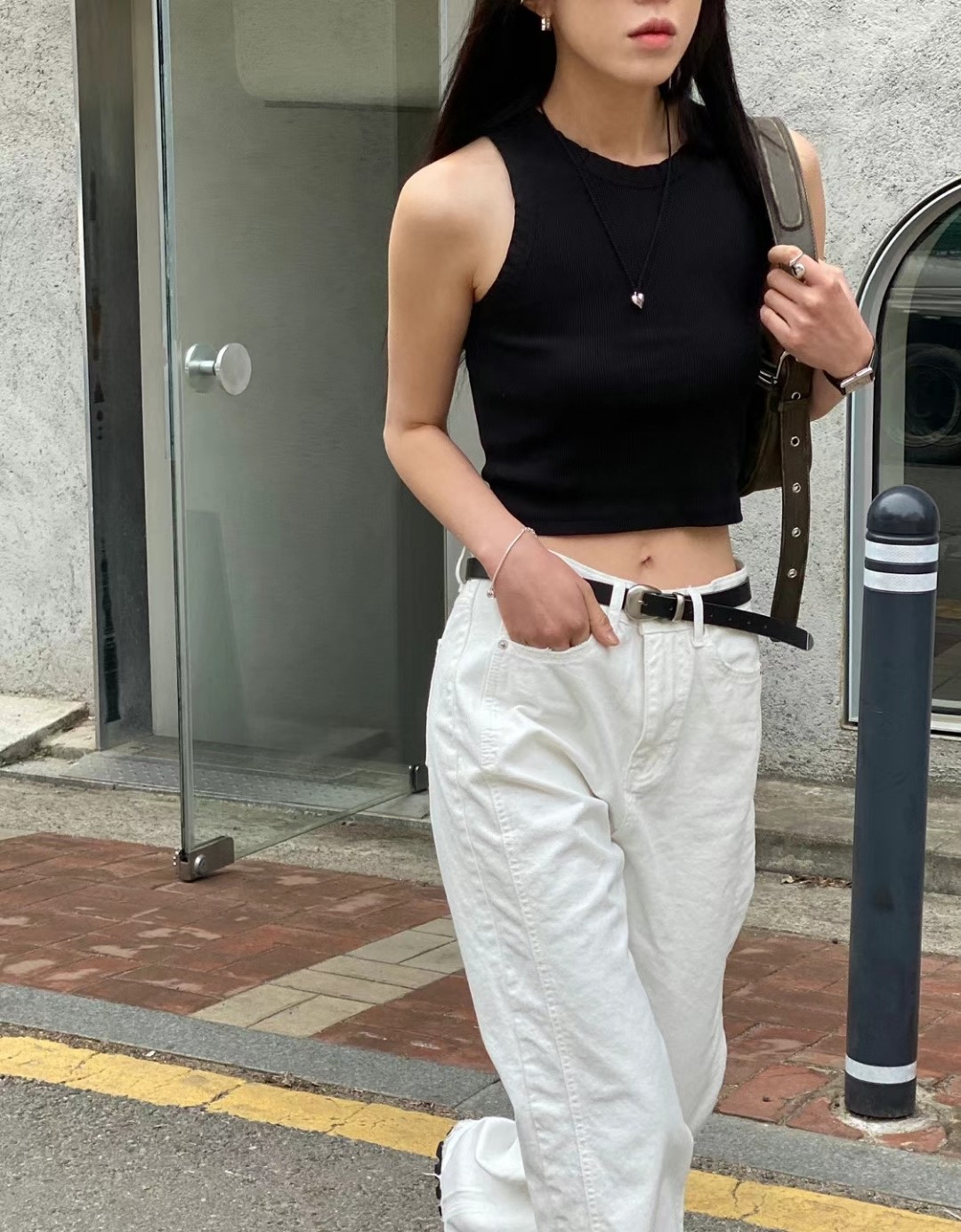 黑色