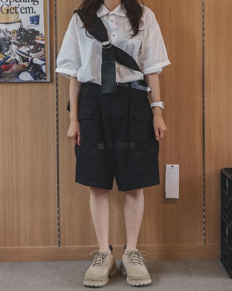 黑色
