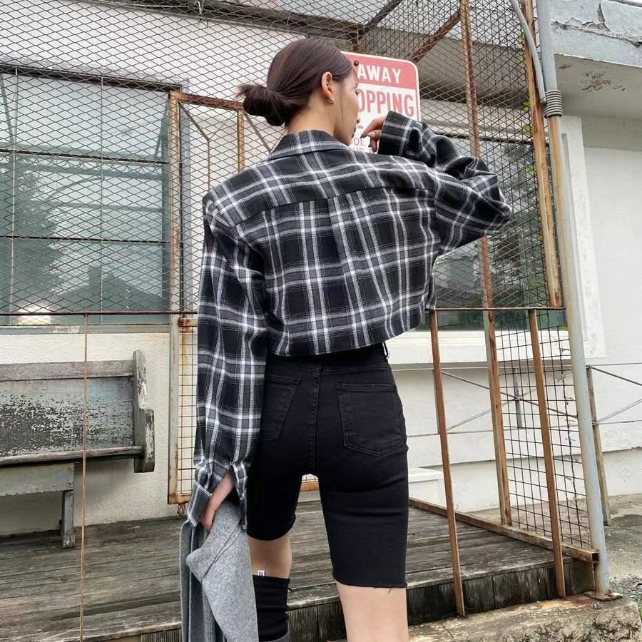 黑色