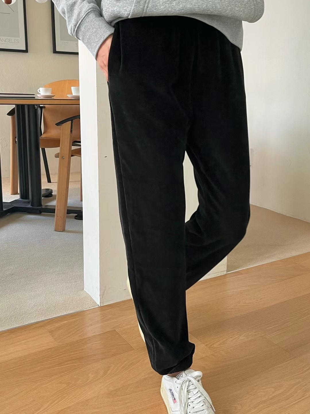 黑色