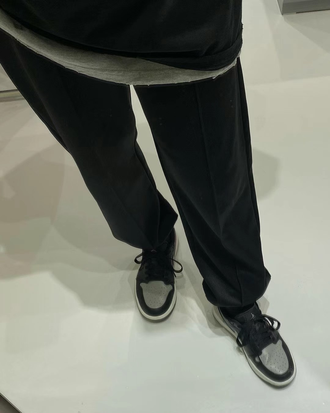 黑色