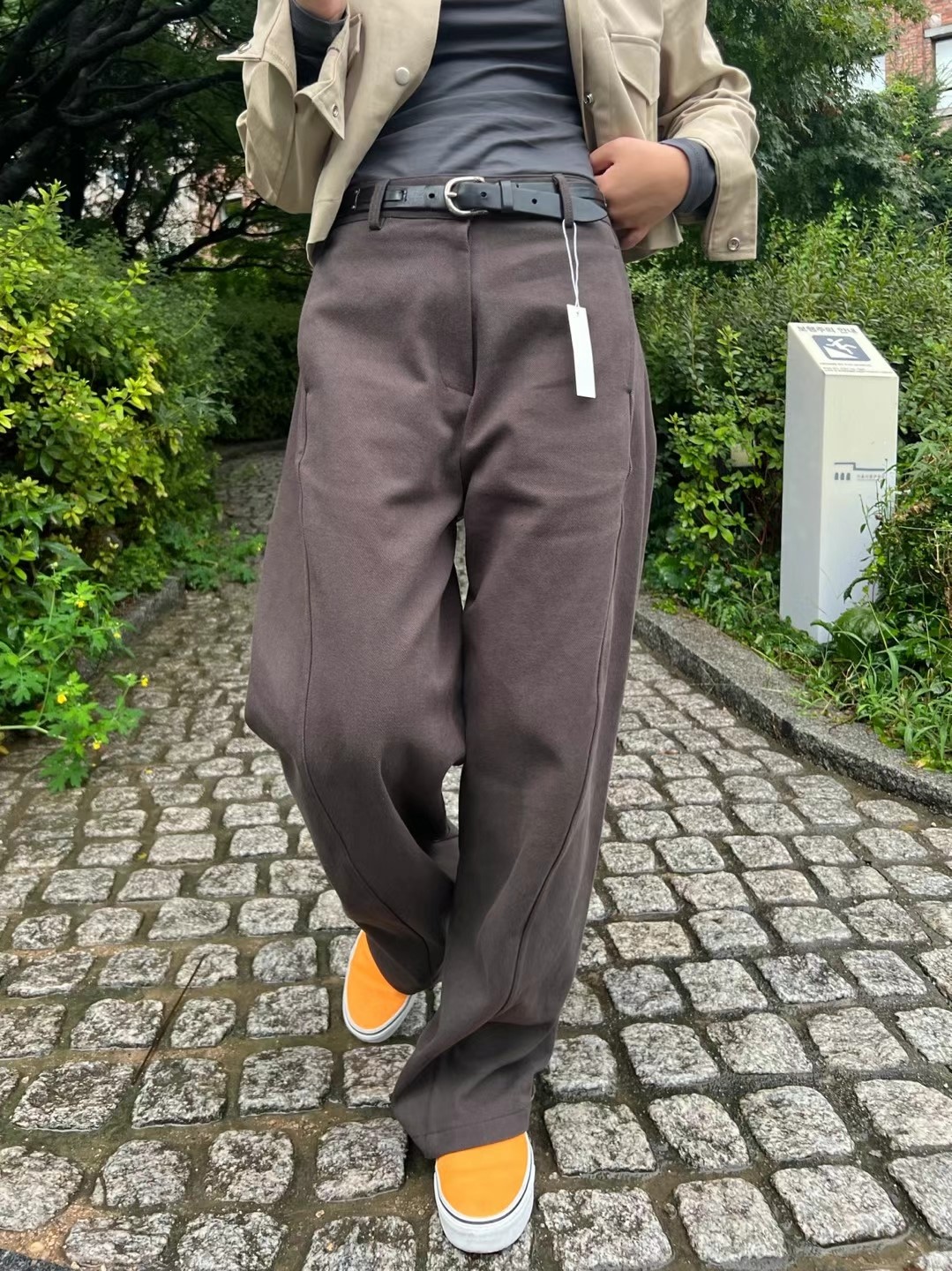 深棕色