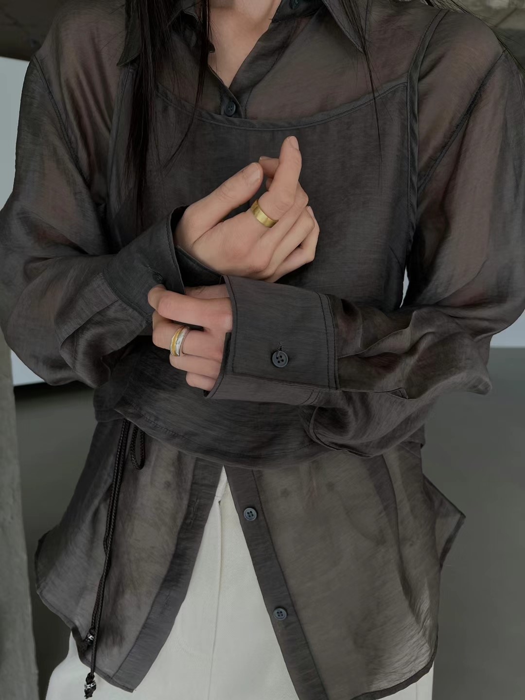 深灰