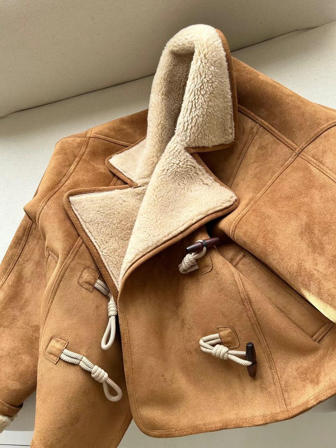 浅棕色