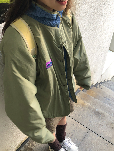 橄榄绿色