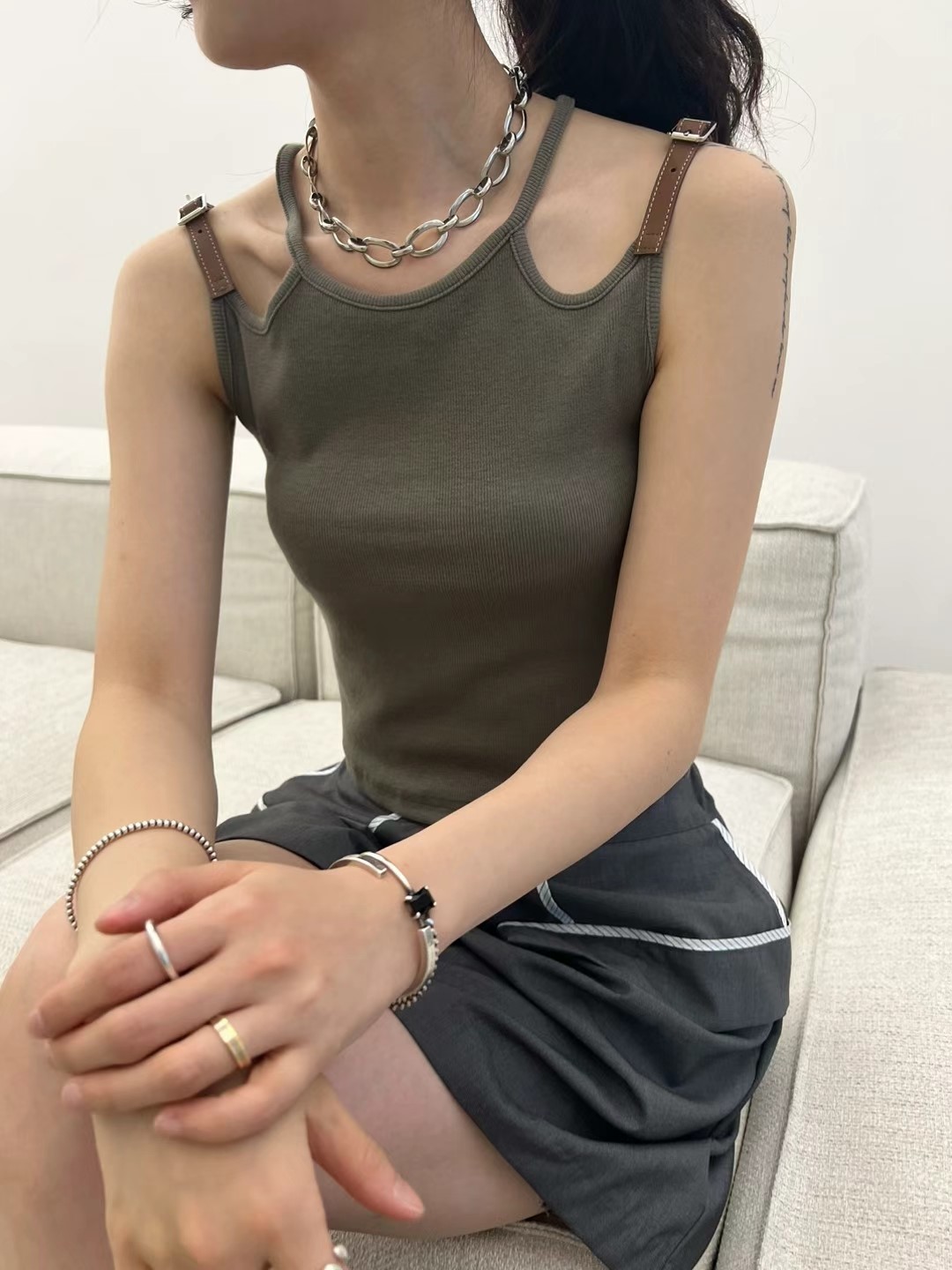 卡其色