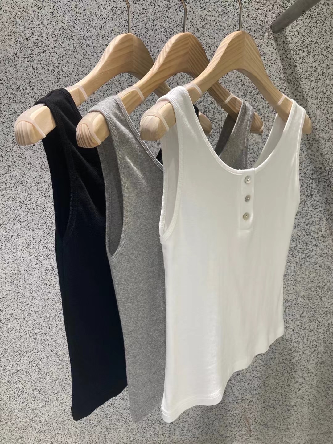 灰色