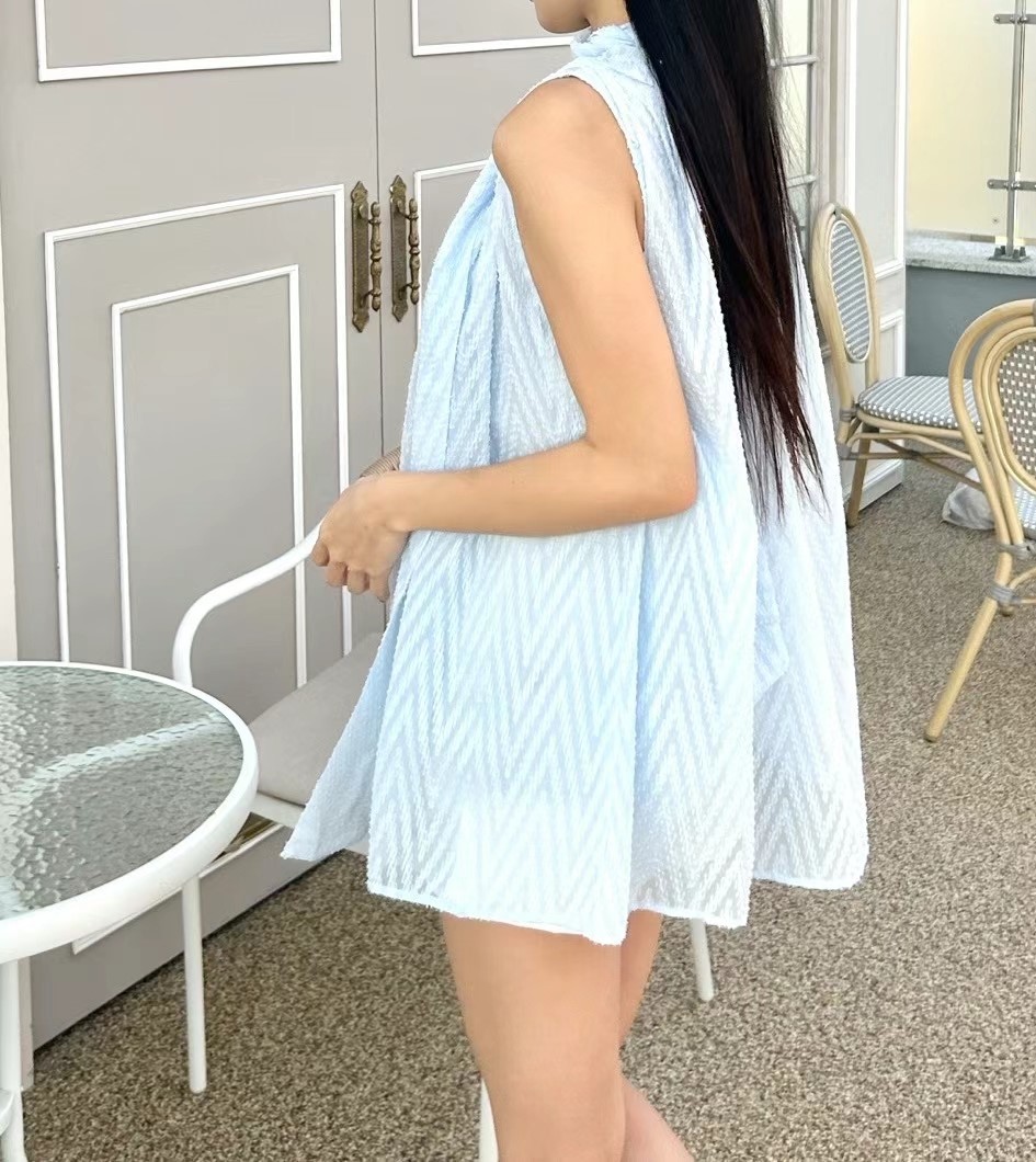 蓝色