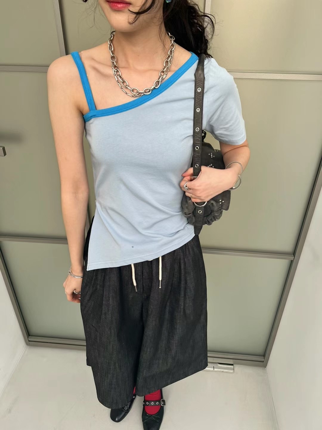 蓝色