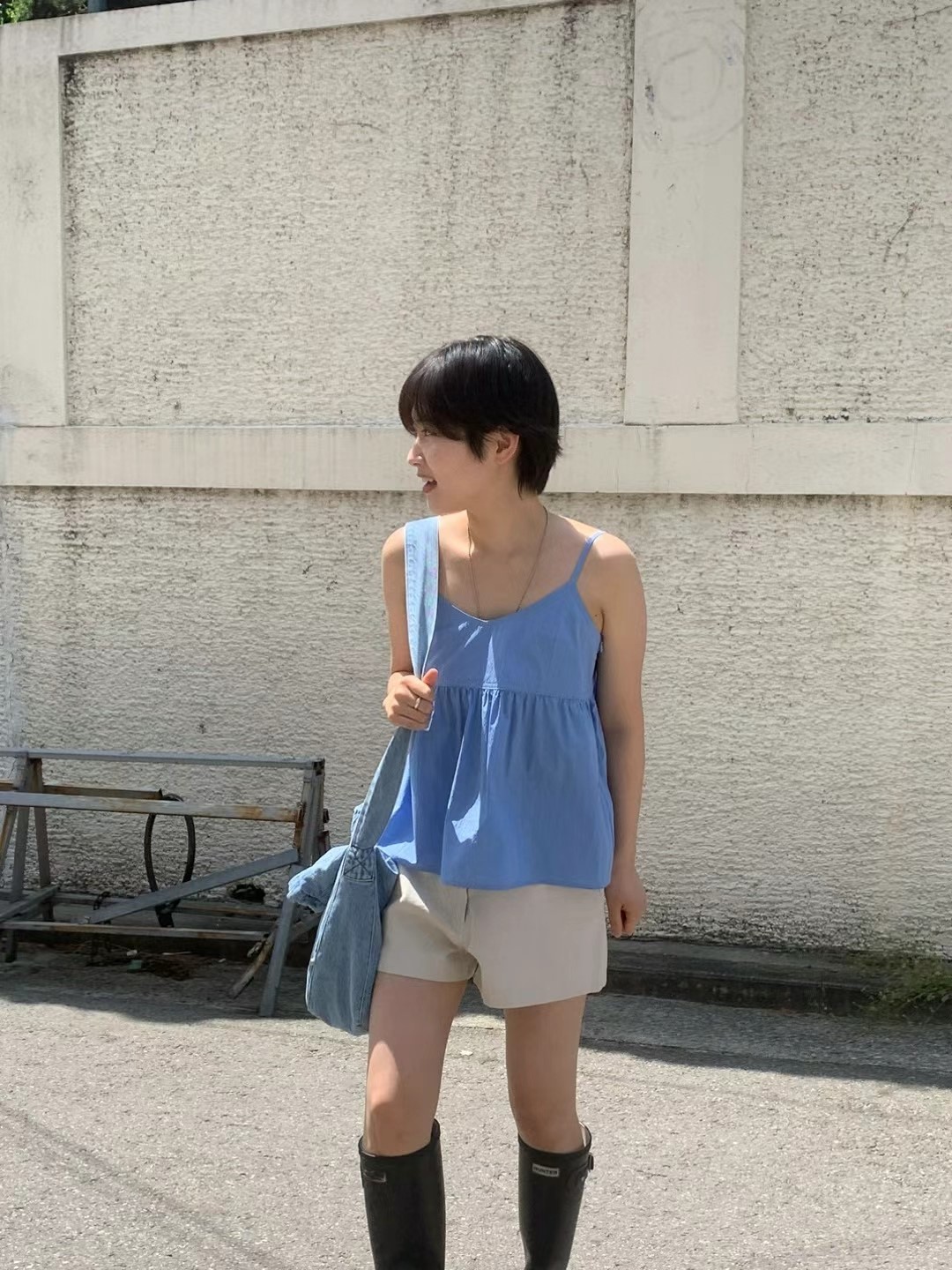 蓝色