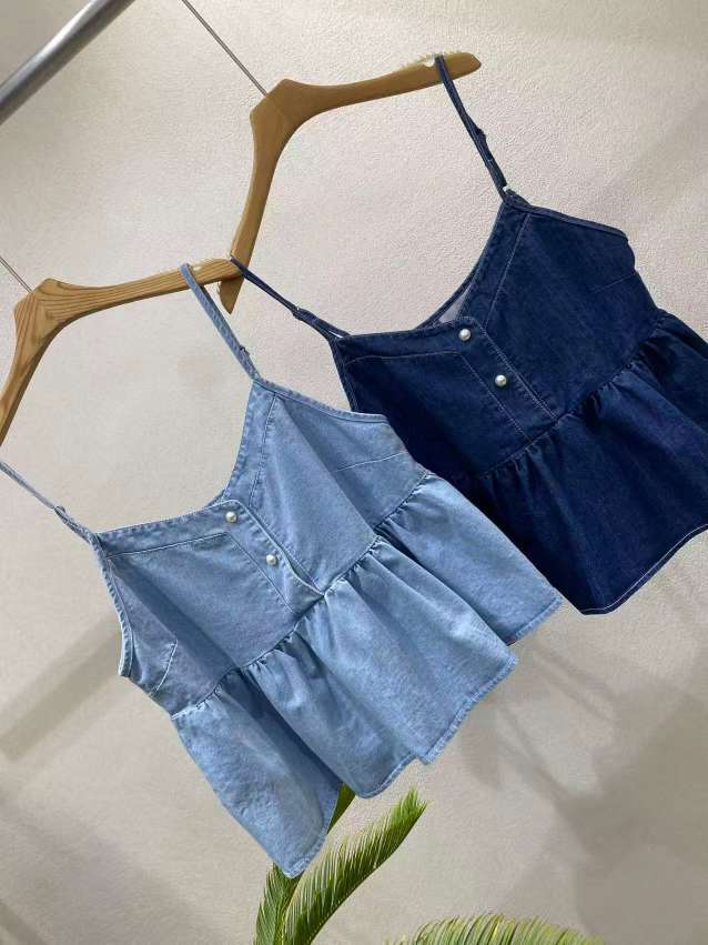 深蓝色