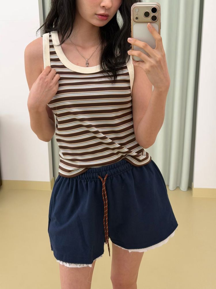 深蓝色