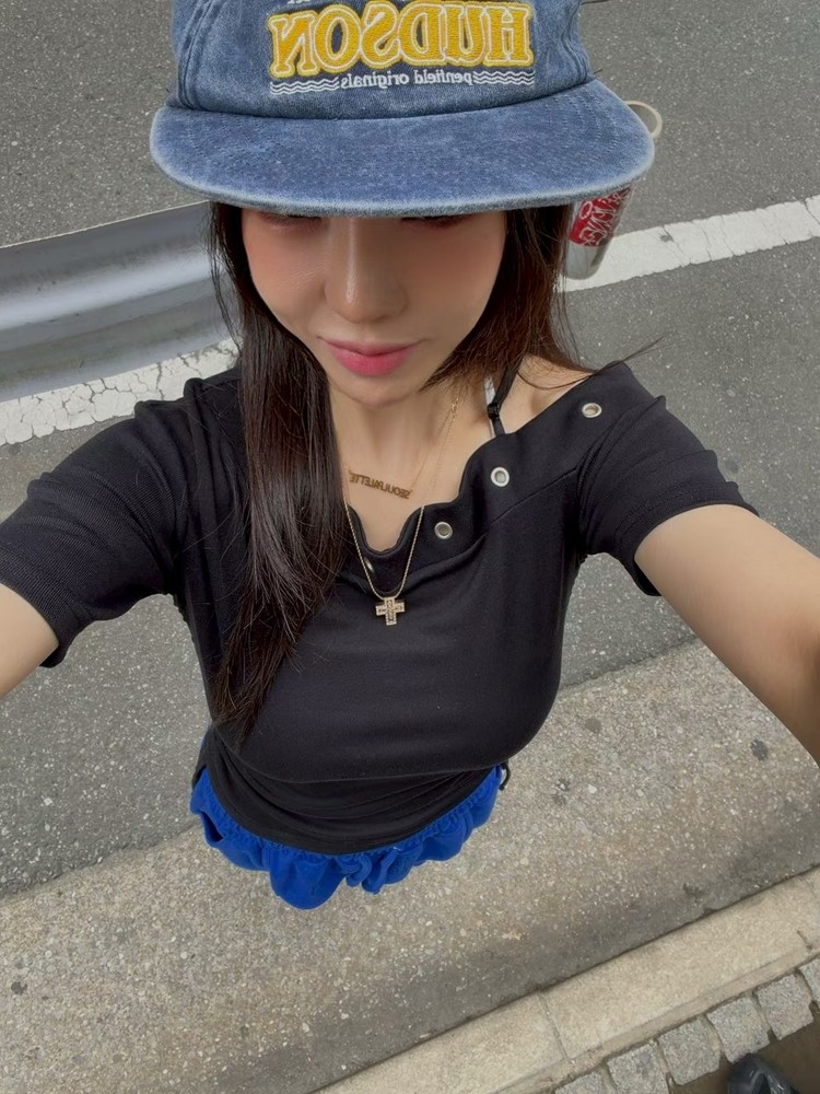 黑色