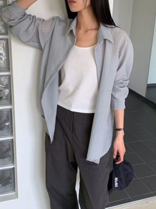 灰色