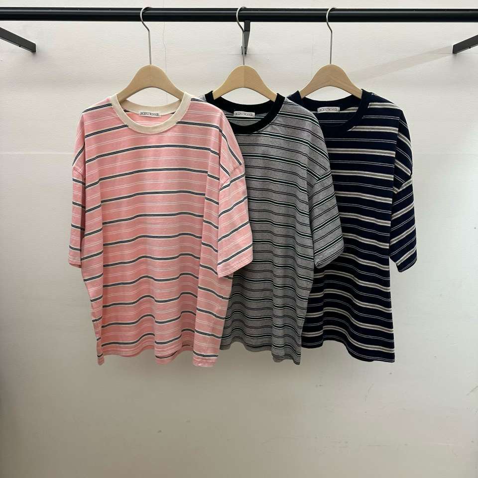 深蓝色