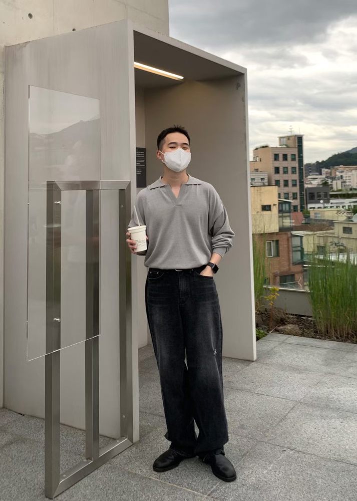 灰色