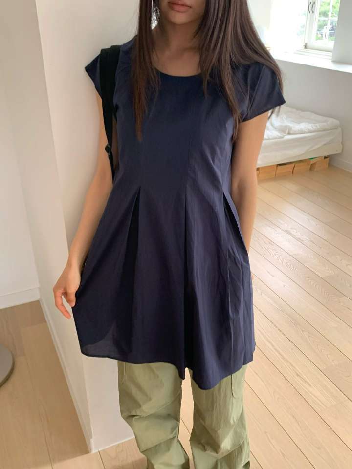深蓝色