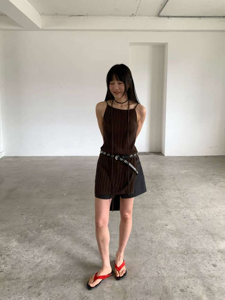 深棕色