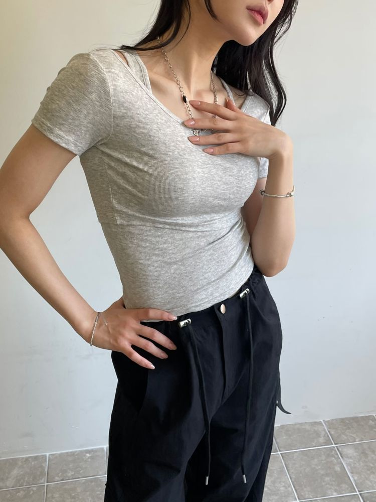 灰色