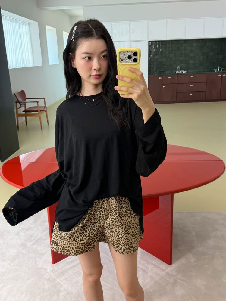 黑色