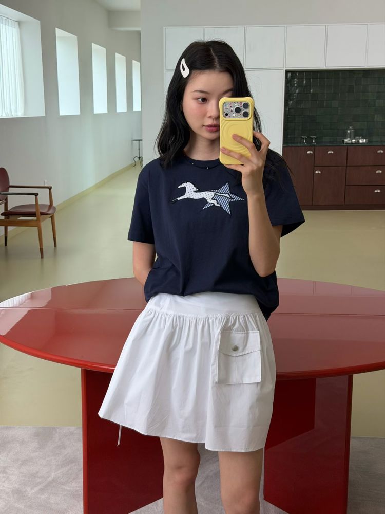 深蓝色