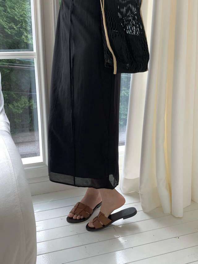 黑色