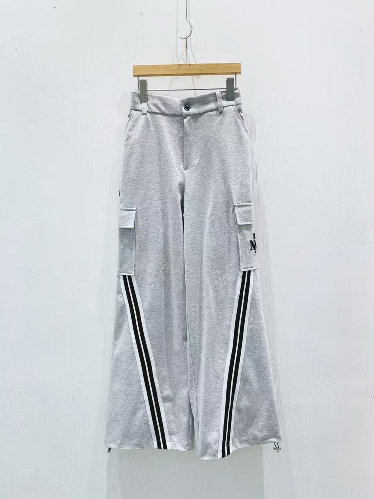 灰色