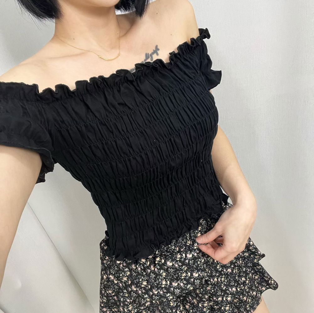 黑色