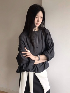 黑色