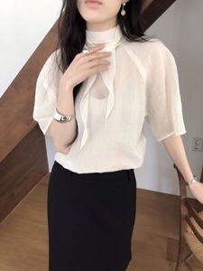 白色