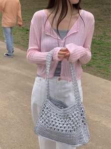 粉红色