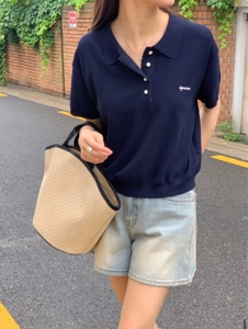 深蓝色