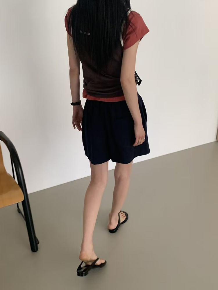 黑色