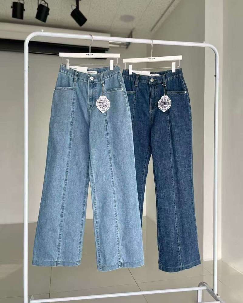 深蓝色
