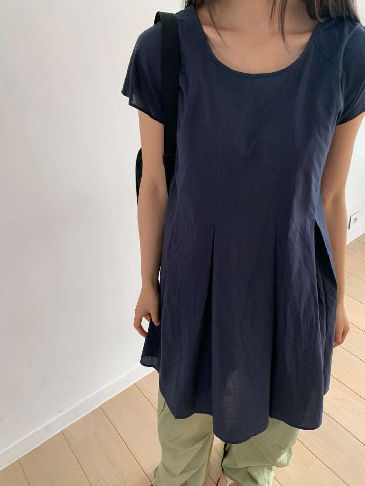 深蓝色