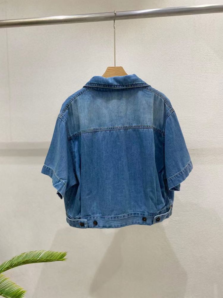 蓝色