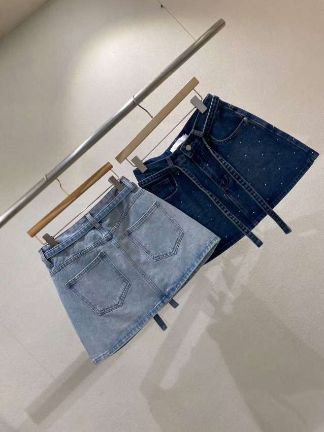 藏蓝色